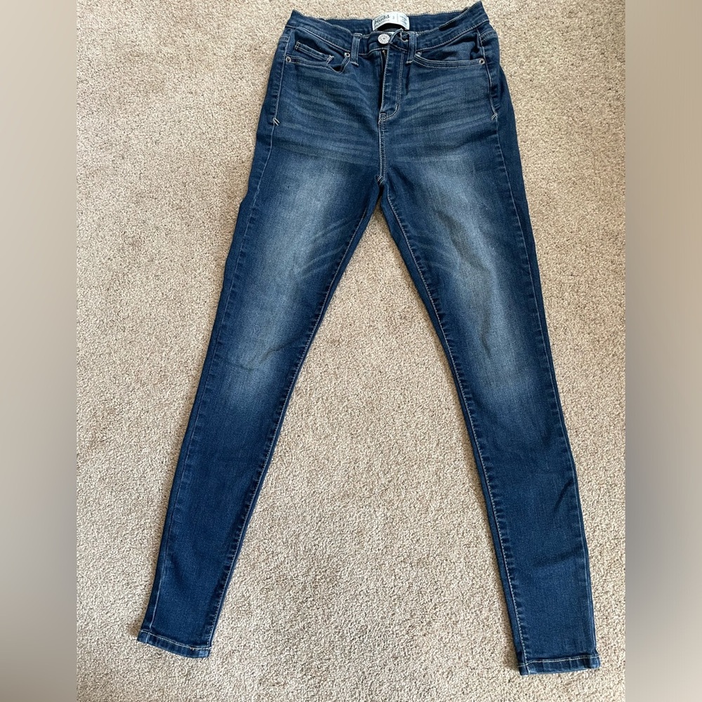 Mudd flx stretch high rise jean leggings size 3, white wash thigh area